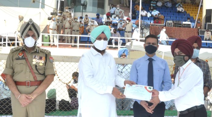 74ਵੇਂ ਸੁਤੰਤਰਤਾ ਦਿਵਸ ਮੌਕੇ ਜੇਲ੍ਹ ਮੰਤਰੀ ਰੰਧਾਵਾ ਵਲੋਂ 35 ਕੋਰੋਨਾ ਯੋਧਿਆਂ ਦਾ ਸਨਮਾਨ