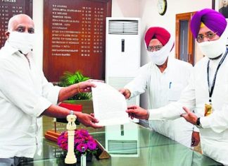 ਬਾਜਵਾ ਤੇ ਦੂਲੋ ਗਵਰਨਰ ਨੂੰ ਮਿਲੇ, ਸੀਬੀਆਈ ਜਾਂਚ ਦੀ ਕੀਤੀ ਮੰਗ