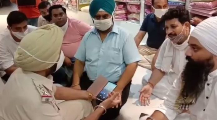 ਜਲੰਧਰ ਦੀ ਮਾਰਕੀਟ ਐਸੋਸੀਏਸ਼ਨ ਨੇ ਨਹੀਂ ਮੰਨਿਆ ਡੀਸੀ ਦਾ Odd-Even, ਦੁਕਾਨਾਂ ਖੋਲ੍ਹ ਕੇ ਕੀਤਾ ਪ੍ਰਦਰਸ਼ਨ