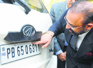 ਜਾਅਲੀ ਨੰਬਰ ਪਲੇਟਾਂ ਲਾਉਣ ਵਾਲਿਆ ਤੋਂ ਬਚੋ, ਜਾਣੋਂ ਕਿਤੇ ਤੁਹਾਡੀ ਗੱਡੀ ਜਾਂ ਮੋਟਰਸਾਈਕਲ ‘ਤੇ ਲੱਗੀ ਪਲੇਟ ਨਕਲੀ ਤਾਂ ਨਹੀਂ