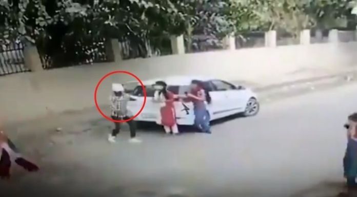 ਉਦਾਸ ਖ਼ਬਰ : ਪੇਪਰ ਦੇ ਕੇ ਕਾਲਜ ‘ਚੋਂ ਬਾਹਰ ਨਿਕਲ ਰਹੀ ਵਿਦਿਆਰਥਣ ਦੀ ਮਾਂ ਤੇ ਭਰਾ ਸਾਹਮਣੇ ਗੋਲੀਆਂ ਮਾਰ ਕੇ ਹੱਤਿਆ, ਦੇਖੋ ਵੀਡੀਓ