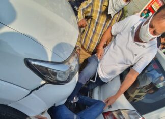 15 ਕਰੋੜ ਦਾ ਸੋਨਾ ਲੁੱਟਕੇ ਲਿਜਾ ਰਹੇ ਲੁਟੇਰੇ ਆਏ ਲੋਕਾਂ ਹੱਥ,ਚੜ੍ਹਿਆ ਕੁਟਾਪਾ, ਦੇਖੋ ਵੀਡਓ