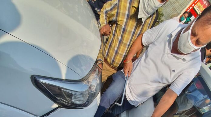 15 ਕਰੋੜ ਦਾ ਸੋਨਾ ਲੁੱਟਕੇ ਲਿਜਾ ਰਹੇ ਲੁਟੇਰੇ ਆਏ ਲੋਕਾਂ ਹੱਥ,ਚੜ੍ਹਿਆ ਕੁਟਾਪਾ, ਦੇਖੋ ਵੀਡਓ