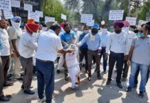 ਸਿੱਖਿਆ ਵਿਭਾਗ ਨੇ ਅਧਿਆਪਕਾਂ ਦੀ ਲਾਈ ਕਲਾਸ, ਟੀਚਰਾਂ ਨੇ ਕੀਤਾ ਪ੍ਰਦਰਸ਼ਨ