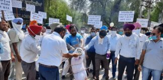 ਸਿੱਖਿਆ ਵਿਭਾਗ ਨੇ ਅਧਿਆਪਕਾਂ ਦੀ ਲਾਈ ਕਲਾਸ, ਟੀਚਰਾਂ ਨੇ ਕੀਤਾ ਪ੍ਰਦਰਸ਼ਨ