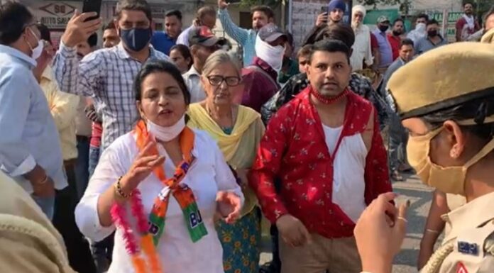 ਕਿਸਾਨਾਂ ਦੀ ਬੀਜੇਪੀ ਵਰਕਰਾਂ ਨਾਲ ਹੋਈ ਹੱਥੋਪਾਈ, ਪਾੜੇ ਕੱਪੜੇ