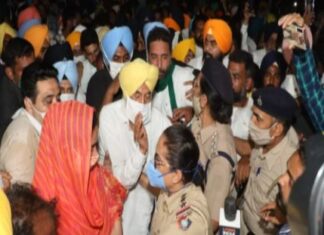 ਮਾਰਚ ਕੱਢਦੇ ਅਕਾਲੀਆਂ ‘ਤੇ ਪੁਲਿਸ ਨੇ ਕੀਤਾ ਲਾਠੀਚਾਰਜ 