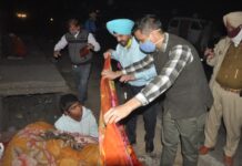 ਡੀਸੀ ਨੇ ਵੰਡੇ ਕੰਬਲ, ਜੇਕਰ ਕਿਸੇ ਜ਼ਰੂਰਤਮੰਦ ਨੂੰ ਲੋੜ ਹੈ ਤਾਂ ਇਸ 8556918229 ਨੰਬਰ ‘ਤੇ ਕਰੋ ਕਾਲ