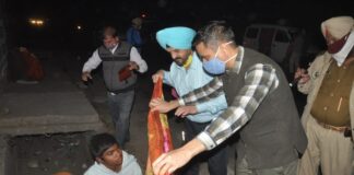 ਡੀਸੀ ਨੇ ਵੰਡੇ ਕੰਬਲ, ਜੇਕਰ ਕਿਸੇ ਜ਼ਰੂਰਤਮੰਦ ਨੂੰ ਲੋੜ ਹੈ ਤਾਂ ਇਸ 8556918229 ਨੰਬਰ ‘ਤੇ ਕਰੋ ਕਾਲ