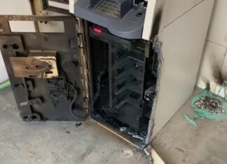 ਜਲੰਧਰ ‘ਚ ਵੱਡੀ ਵਾਰਦਾਤ : ਲੁਟੇਰਿਆਂ ਨੇ ਲੁੱਟਿਆ ਲੱਖਾਂ ਰੁਪਏ ਨਾਲ ਭਰਿਆ ਏਟੀਐਮ, ਦੇਖੋ ਵੀਡੀਓ