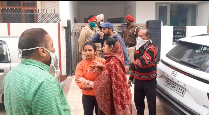 ਬਠਿੰਡਾ : ਕੋਆਪਰੇਟਿਵ ਸੁਸਾਇਟੀ ਦੇ ਸਕੱਤਰ ਦੇ ਪਰਿਵਾਰ ਦੇ ਤਿੰਨ ਜੀਆਂ ਨੂੰ ਗੋਲੀ ਮਾਰੀ