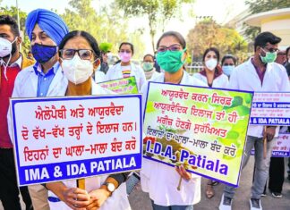 ਆਯੁਰਵੈਦ ਡਾਕਟਰਾਂ ਨੂੰ ਸਰਜਰੀ ਦੀ ਇਜਾਜ਼ਤ ਦੇਣ ਦਾ ਵਿਰੋਧ, ਜਲੰਧਰ ਦੇ ਡਾਕਟਰਾਂ ਨੇ ਕੀਤੀ ਹੜਤਾਲ
