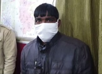 ਦਿਨ ਵਿੱਚ ਕਰਦਾ ਸੀ ਵੇਟਰ ਦਾ ਕੰਮ, ਰਾਤ ਹੁੰਦਿਆਂ ਘਰ ‘ਚ ਛਾਪਦਾ ਹੀ 100-200 ਦੇ ਜਾਅਲੀ ਨੋਟ, ਗ੍ਰਿਫਤਾਰ