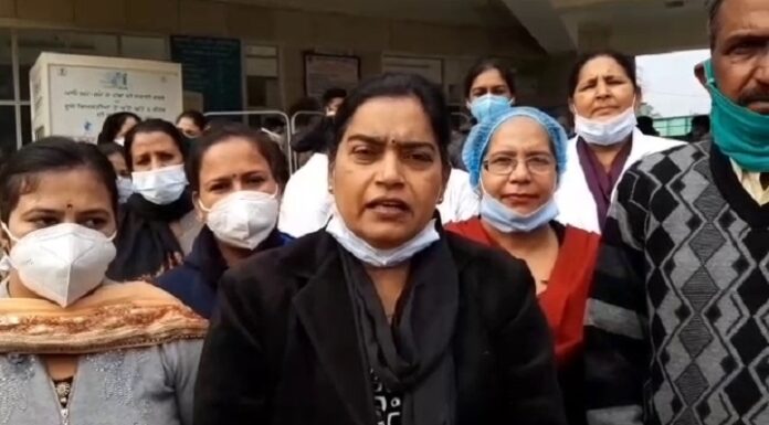 ਸਰਕਾਰੀ ਹਸਪਤਾਲ ਦੇ ਸਟਾਫ ਨੇ ਵੀ ਕਿਸਾਨਾਂ ਨੂੰ ਦਿੱਤਾ ਸਮਰਥਣ, ਕੱਲ ਬੰਦ ਰੱਖਣਗੇ ਕੰਮਕਾਜ