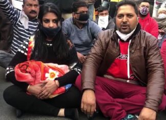 1 ਮਹੀਨੇ ਦੀ ਮਰੀ ਬੱਚੀ ਦੀ ਲਾਸ਼ ਨੂੰ ਲੈ ਕੇ ਹਸਪਤਾਲ ਦੇ ਅੱਗੇ ਧਰਨੇ ‘ਤੇ ਬੈਠੀ ਮਾਂ, ਜਲੰਧਰ ਦੇ ਇਸ ਹਸਪਤਾਲ ਨੇ ਕੀਤੀ ਲਾਪਰਵਾਹੀ