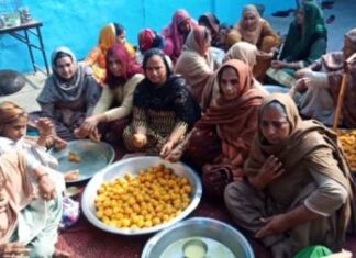 ਮੋਗੇ ਦੀਆਂ ਬੀਬੀਆਂ ਨੇ ਦਿੱਲੀ ਬੈਠੇ ਕਿਸਾਨਾਂ ਵਾਸਤੇ 10000 ਕਿੱਲੋ ਲੱਡੂ ਬਣਾ ਕੇ ਭੇਜੇ