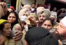 ਮੋਗਾ ਪਹੁੰਚੇ ਹੰਸ ਰਾਜ ਹੰਸ ਨੂੰ ਕਿਸਾਨ ਬੀਬੀਆਂ ਨੇ ਘੇਰਿਆ