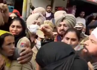 ਮੋਗਾ ਪਹੁੰਚੇ ਹੰਸ ਰਾਜ ਹੰਸ ਨੂੰ ਕਿਸਾਨ ਬੀਬੀਆਂ ਨੇ ਘੇਰਿਆ