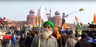 Breaking : ਆਖਿਰਕਾਰ ਲਾਲ ਕਿਲਾ ਪਹੁੰਚੇ ਕਿਸਾਨ, ਲਾਲ ਕਿਲੇ ਦੇ ਸਾਹਮਣੇ ਟ੍ਰੈਕਟਰਾਂ ‘ਤੇ ਚੜ੍ਹ ਤਿਰੰਗਾ ਅਤੇ ਕਿਸਾਨੀ ਝੰਡਾ ਫਹਿਰਾਇਆ