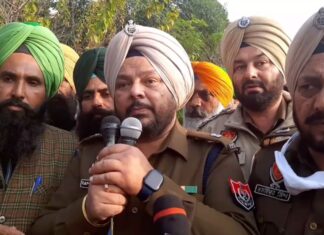 ਬੀਜੇਪੀ ਲੀਡਰ ਤੀਕਸ਼ਣ ਸੂਦ ਦੇ ਘਰ ਗੋਹਾ ਸੁੱਟਣ ਵਾਲੇ ਕਿਸਾਨਾਂ ‘ਤੇ ਦਰਜ FIR ਹੋਵੇਗੀ ਰੱਦ, ਹੁਸ਼ਿਆਰਪੁਰ ਪੁਲਿਸ ਨੇ ਮੰਨੀ ਕਿਸਾਨਾਂ ਦੀ ਮੰਗ