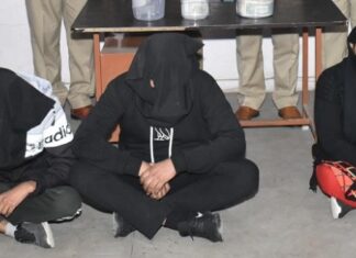 6 ਸਾਲ ਪੁਰਾਣੀ ਗ੍ਰਾਹਕ ਸਰਬਜੀਤ ਕੌਰ ਨੇ ਹੀ ਬੱਸ ਅੱਡੇ ਨੇੜੇ ਮਨੀ ਐਕਸਚੇਂਜਰ ਦੇ ਦਫਤਰ ਕਰਵਾਈ ਸੀ ਲੁੱਟ, 2 ਸਾਥੀਆਂ ਸਣੇ ਗ੍ਰਿਫਤਾਰ