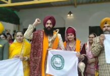 ਕਿਸਾਨੀ ਝੰਡੇ ਨਾਲ ਪਹੁੰਚਿਆ ਲਾੜਾ, ਵਿਆਹ ਤੋਂ ਪਹਿਲਾਂ ਲਾੜੀ ਦੇ ਨਾਲ ਕਿਸਾਨਾਂ ਦੇ ਹੱਕ ‘ਚ ਲਾਏ ਨਾਅਰੇ