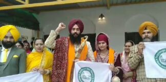 ਕਿਸਾਨੀ ਝੰਡੇ ਨਾਲ ਪਹੁੰਚਿਆ ਲਾੜਾ, ਵਿਆਹ ਤੋਂ ਪਹਿਲਾਂ ਲਾੜੀ ਦੇ ਨਾਲ ਕਿਸਾਨਾਂ ਦੇ ਹੱਕ ‘ਚ ਲਾਏ ਨਾਅਰੇ