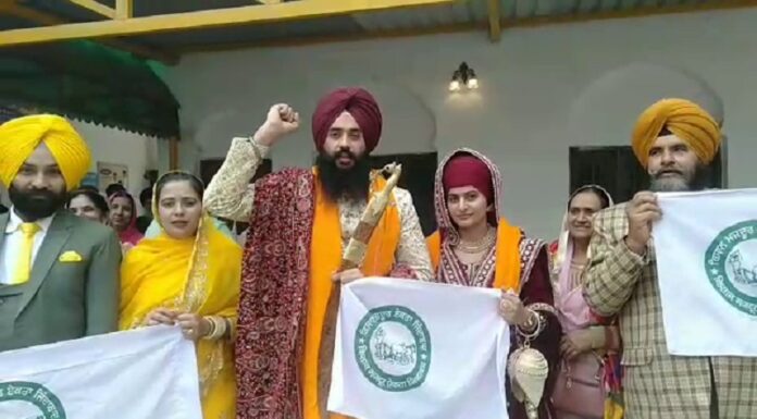 ਕਿਸਾਨੀ ਝੰਡੇ ਨਾਲ ਪਹੁੰਚਿਆ ਲਾੜਾ, ਵਿਆਹ ਤੋਂ ਪਹਿਲਾਂ ਲਾੜੀ ਦੇ ਨਾਲ ਕਿਸਾਨਾਂ ਦੇ ਹੱਕ ‘ਚ ਲਾਏ ਨਾਅਰੇ