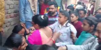 ਰੈਣਕ ਬਜ਼ਾਰ ‘ਚ ਫੜ੍ਹੀਆਂ ਪਰਸ ਚੋਰੀ ਕਰਨ ਵਾਲੀਆਂ ਔਰਤਾਂ, ਵੇਖੋ ਫਿਰ ਕੀ-ਕੀ ਹੋਇਆ…