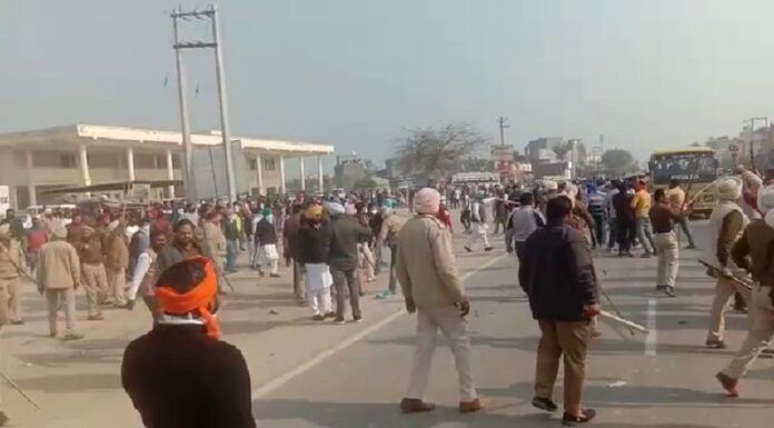 ਤਰਨਤਾਰਨ ਦੇ ਭਿੱਖੀਵਿੰਡ ‘ਚ ਪੁਲਿਸ ਦੀ ਮੌਜੂਦਗੀ ਵਿੱਚ ਗੁੰਡਾਗਰਦੀ, ਆਪ ਵਰਕਰਾਂ ਦੇ ਨਾਮਜ਼ਦਗੀ ਪੱਤਰ ਪਾੜ੍ਹੇ