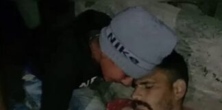 ਤਰਨਤਾਰਨ ਦੇ ਇੱਕ ਹੋਰ ਨੌਜਵਾਨ ਦੀ ਨਸ਼ੇ ਨਾਲ ਮੌਤ, ਪਤਨੀ ਤੇ 8 ਸਾਲ ਦੇ ਬੱਚੇ ਨੇ ਲਾਸ਼ ਸੜਕ ‘ਤੇ ਰੱਖ ਕੀਤਾ ਪ੍ਰਦਰਸ਼ਨ