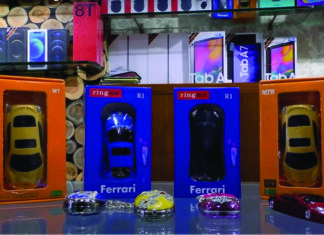 ਕੀ ਤੁਸੀਂ ਕਦੇ ਵੇਖੇ ਹਨ 1500 ਰੁਪਏ ਦੇ ਅਜਿਹੇ ਖੂਬਸੂਰਤ ਫੋਨ, ਵੇਖੋ ਵੀਡੀਓ…