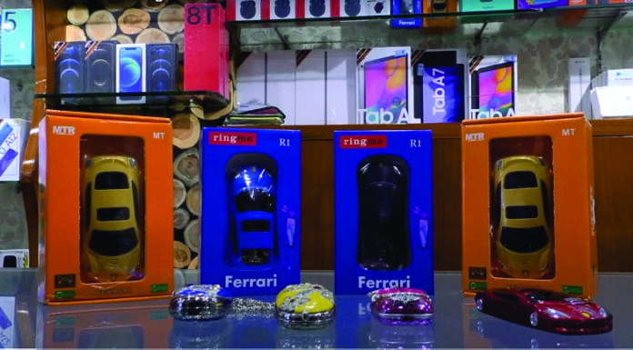 ਕੀ ਤੁਸੀਂ ਕਦੇ ਵੇਖੇ ਹਨ 1500 ਰੁਪਏ ਦੇ ਅਜਿਹੇ ਖੂਬਸੂਰਤ ਫੋਨ, ਵੇਖੋ ਵੀਡੀਓ…