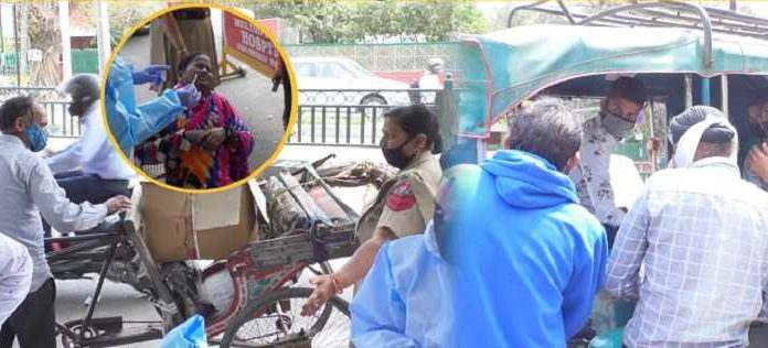 ਜਲੰਧਰ ਦੇ ਵੱਖ-ਵੱਖ ਚੌਂਕਾਂ ਵਿੱਚ ਪੁਲਿਸ ਸਿਰਫ ਬਾਇਕ ਤੇ ਰਿਕਸ਼ਾ ਵਾਲਿਆਂ ਦੇ ਕਰਵਾ ਰਹੀ ਕੋਰੋਨਾ ਟੈਸਟ, ਕਾਰਾਂ ਵਾਲਿਆਂ ਦੀ ਕੋਈ ਪੁੱਛ-ਪੜਤਾਲ ਨਹੀਂ