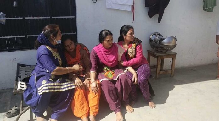 ਹੁਸ਼ਿਆਰਪੁਰ ‘ਚ ਰੇਲਵੇ ਕਰਮਚਾਰੀ ਨੇ ਪਤਨੀ ਨੂੰ ਤੇਜ਼ਧਾਰ ਹਥਿਆਰਾਂ ਨਾਲ ਕਤਲ ਕੀਤਾ, ਸੱਸ-ਸਹੁਰੇ ਨੂੰ ਵੀ ਕੀਤਾ ਜ਼ਖਮੀ