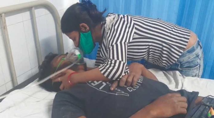 ਜਿਹੜੇ ਕਹਿੰਦੇ ਪੰਜਾਬ ‘ਚ ਨਸ਼ਾ ਨਹੀਂ ਵਿਕਦਾ ਇਹ ਵੀਡੀਓ ਜ਼ਰੂਰ ਵੇਖਣ : ਬਠਿੰਡਾ ‘ਚ ਨਸ਼ੇ ਵਿੱਚ ਮਿਲੇ ਪਤੀ-ਪਤਨੀ; ਪਤੀ ਦੀ ਹਾਲਤ ਗੰਭੀਰ