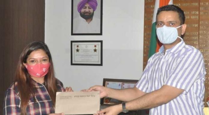 ਮਾਡਲ ਹਾਊਸ ਦੀ ਰੀਮਾ ਗੁਗਲਾਨੀ ਨੇ ਕੀਤਾ ਦਵਾਈਆਂ ਦੀ ਬਲੈਕ ਦਾ ਖੁਲਾਸਾ, ਡੀਸੀ ਨੇ ਦਿੱਤੇ 25 ਹਜ਼ਾਰ ਰੁਪਏ