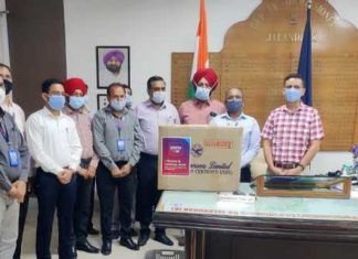 ਭਾਰਤੀ ਸਟੇਟ ਬੈਂਕ ਨੇ 15000 ਮਾਸਕ, 15000 ਦਸਤਾਨੇ, 65 ਸੈਨੀਟਾਈਜ਼ਰ ਅਤੇ 400 ਲੀਟਰ ਹਾਈਪ੍ਰੋਕਲੋਰਾਈਟ ਸਿਵਿਲ ਸਰਜਨ ਦਿੱਤੇ