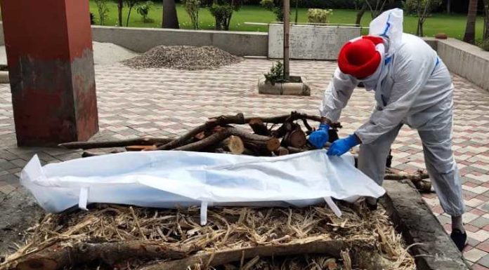 JALANDHAR : ਸਿਵਲ ਹਸਪਤਾਲ ‘ਚ ਮਰੇ ਕੋਰੋਨਾ ਪੀੜਤ ਵਿਅਕਤੀ ਨੂੰ ਪਰਿਵਾਰ ਲੈਣ ਨਹੀਂ ਆਇਆ, ਪ੍ਰਸ਼ਾਸਨ ਨੇ ਕਰਵਾਇਆ ਅੰਤਿਮ ਸੰਸਕਾਰ