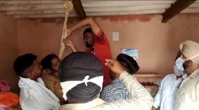 ਬਟਾਲਾ : ਵਿਆਹੁਤਾ ਨੇ ਲਗਾਇਆ ਫੰਦਾ, ਦਾਜ ਮੰਗਣ ਦਾ ਇਲਜਾਮ; ਸਹੁਰਾ ਪਰਿਵਾਰ ਫਰਾਰ