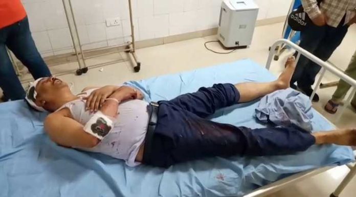 ਧੀ ਨੂੰ ਛੇੜਛਾੜ ਕਰਨ ਤੋਂ ਰੋਕਿਆਂ ਤਾਂ ਪਿਤਾ ‘ਤੇ ਕੀਤਾ ਜਾਨਲੇਵਾ ਹਮਲਾ