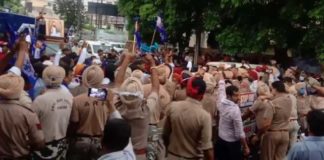 ਭੀਮ ਆਰਮੀ ਨੇ ਸੰਸਦ ਮੈਂਬਰ ਚੌਧਰੀ ਦੇ ਘਰ ਦੇ ਬਾਹਰ ਕੀਤਾ ਪ੍ਰਦਰਸ਼ਨ, ਬੈਰੀਕੇਡ ਤੋੜੇ