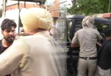 CARE MAX ਹਸਪਤਾਲ ‘ਚ ਮਰੀਜ਼ ਦੀ ਮੌਤ ਤੋਂ ਬਾਅਦ ਡਾਕਟਰਾਂ ਨਾਲ ਕੁੱਟ-ਮਾਰ, ਵੇਖੋ ਵੀਡੀਓ