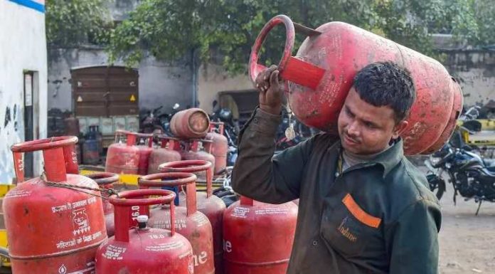 ਮਹਿੰਗਾਈ ਦੀ ਮਾਰ ! ਅੱਜ ਤੋਂ LPG ਸਿਲੰਡਰ ਦੀਆਂ ਕੀਮਤਾਂ ‘ਚ ਹੋਇਆ ਵਾਧਾ