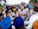 ਖੇਮਕਰਨ ‘ਚ ਕਾਂਗਰਸੀ MP ਡਿੰਪਾ ਤੇ MLA ਸੁਖਪਾਲ ਭੁੱਲਰ ਦਾ ਕਿਸਾਨਾਂ ਵੱਲੋਂ ਜ਼ਬਰਦਸਤ ਵਿਰੋਧ, ਗੱਡੀਆਂ ਘੇਰ ਕੇ ਲਾਏ ਮੁਰਦਾਬਾਦ ਦੇ ਨਾਅਰੇ