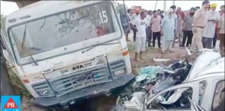 ਡੇਰਾ ਬਾਬਾ ਨਾਨਕ ਰੋਡ ‘ਤੇ ਤੇਜ਼ ਰਫ਼ਤਾਰ ਟਿੱਪਰ ਅਤੇ ਕਾਰ ਦੀ ਆਹਮੋ-ਸਾਹਮਣੇ ਟੱਕਰ, ਕਾਰ ਸਵਾਰ 4 ਦੀ ਮੌਤ, 3 ਸਾਲਾ ਬੱਚੀ ਗ਼ੰਭੀਰ ਜ਼ਖਮੀ