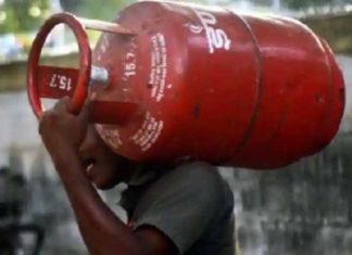 ਮਹਿੰਗਾਈ ਦੀ ਮਾਰ : ਰਸੋਈ ਗੈਸ ਕੀਮਤ ਨੇ ਦਿੱਤਾ ਫਿਰ ਵੱਡਾ ਝਟਕਾ, ਜਾਣੋ ਹੁਣ ਕਿੰਨੇ ਦਾ ਮਿਲੇਗਾ LPG ਸਿਲੰਡਰ