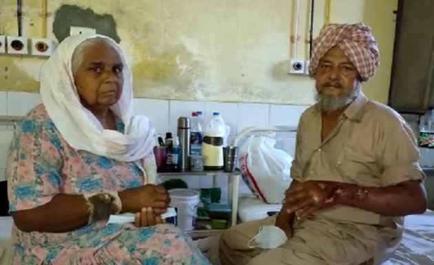 ਪੁੱਤ ਬਣਿਆ ਕਪੁੱਤ : ਮਾਂ-ਪਿਉ ਨੂੰ ਬੁਰੀ ਤਰ੍ਹਾਂ ਕੁੱਟ ਕੇ ਕੱਢਿਆ ਘਰੋਂ ਬਾਹਰ, ਸਿਵਲ ਹਸਪਤਾਲ ਮੋਗਾ ‘ਚ ਜ਼ੇਰੇ ਇਲਾਜ