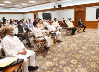 ਸਿਹਤ ਅਤੇ ਹੋਰ ਵੱਡੇ ਮੰਤਰੀਆਂ ਦੀ ਛੁੱਟੀ ਤੋਂ ਬਾਅਦ ਪੜ੍ਹੋ ਕੌਣ-ਕੌਣ ਬਣੇ ਨਵੇਂ ਮੰਤਰੀ, ਚੋਣਾਂ ਕਰ ਕੇ ਯੂ. ਪੀ. ਤੋਂ ਲਏ ਕਈ ਮੰਤਰੀ