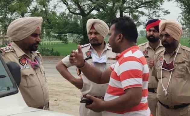 ਬਰਨਾਲਾ-ਲੁਧਿਆਣਾ ਮੁੱਖ ਮਾਰਗ ‘ਤੇ ਡਰਾਈਵਰ ਤੋਂ ਫ਼ਿਲਮੀ ਅੰਦਾਜ਼ ‘ਚ ਖੋਹੀ ਇਨੋਵਾ ਗੱਡੀ